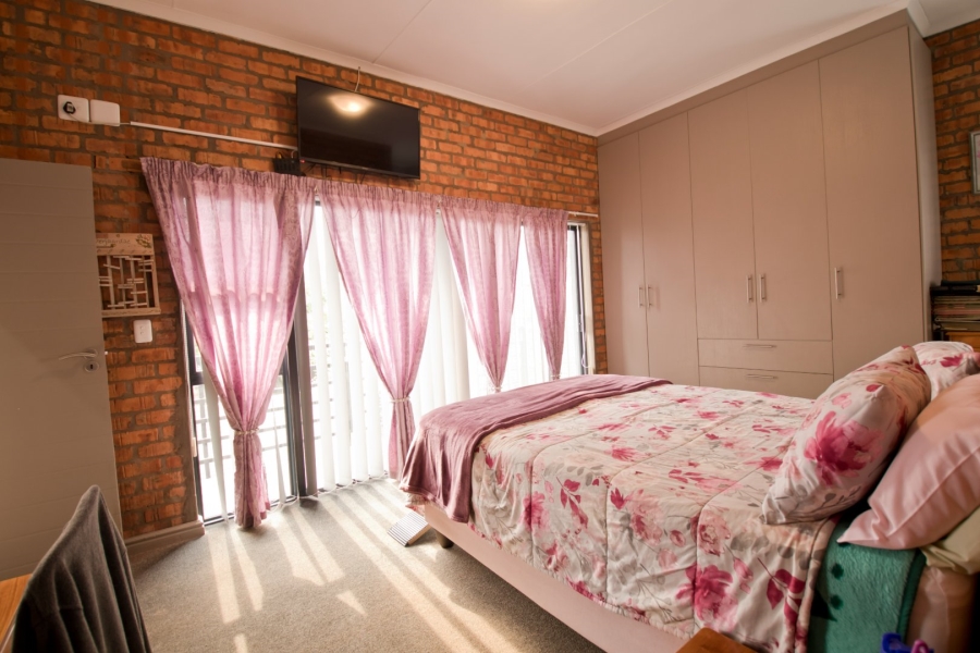 4 Bedroom Property for Sale in Fraaiuitsig Western Cape